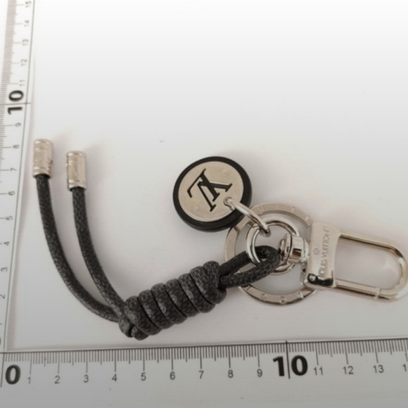 Louis Vuitton Black Keyring Keychain Rope/ UNISEX π₯° - Picture 5 of 5